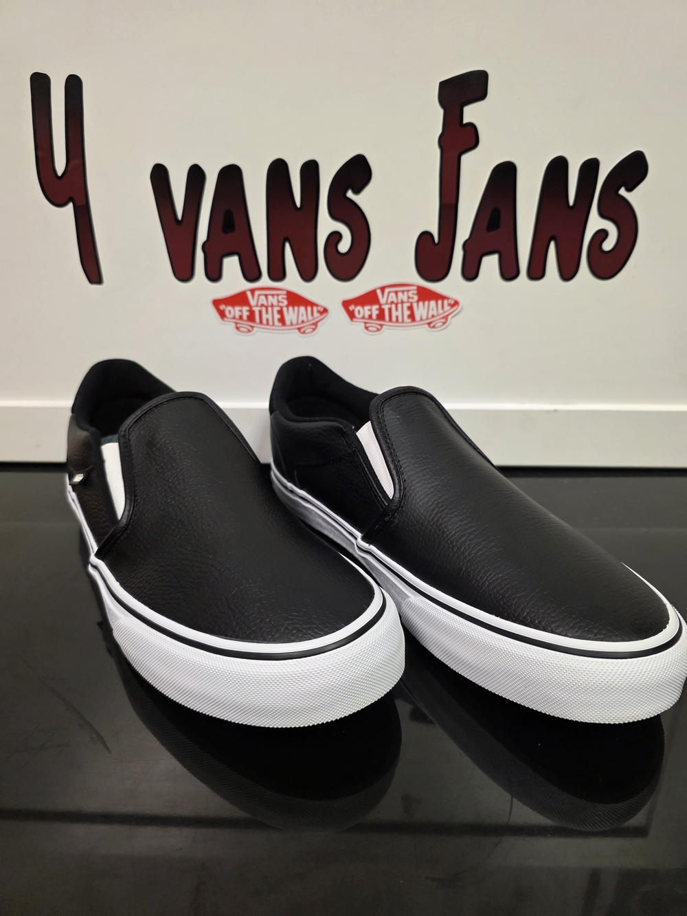 Vans Classic Slip On Black Tumbled Leather Men’s 10.5 Women’s 12